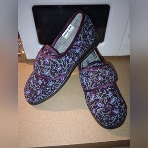 Purple Floral Women's Cosyfeet Slipoers- SIZE 8 WIDE
